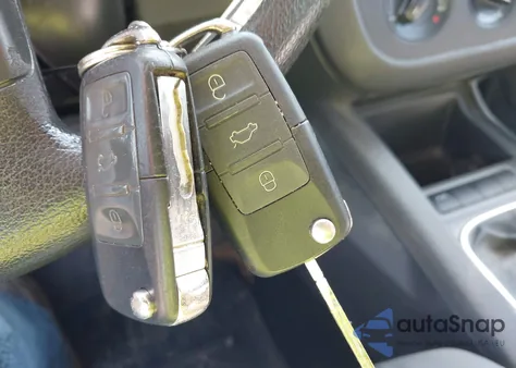 2007 Volkswagen Rabbit 2-Door из США, поврежденный, VIN WVWAR71K67W100985